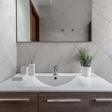 Suitelowcost Donatello Apartment