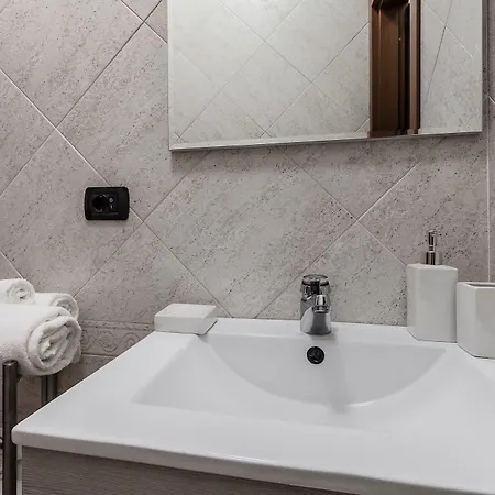 Apartment Suitelowcost Donatello Milan